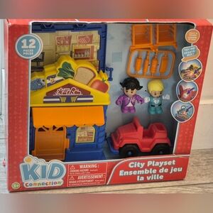 Kids Connection City Playset. Features Lights & Sounds. Comes With 12 Pieces NEW